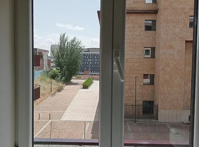 Jardines De La Muralla Free Parking Саламанка